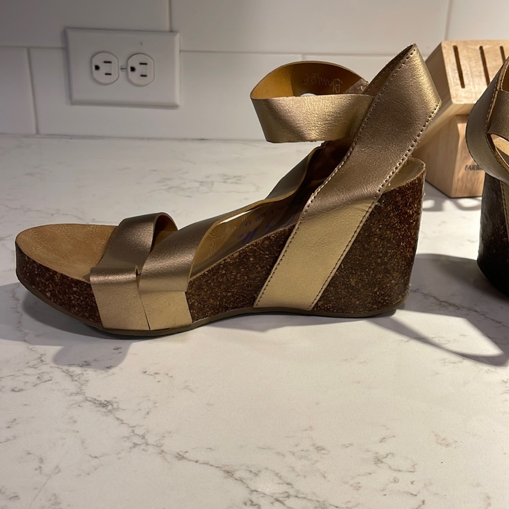 Heel : wedge